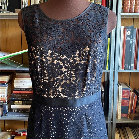 BCBG MAXAZRIA lace black dress - Picture 3 of 10